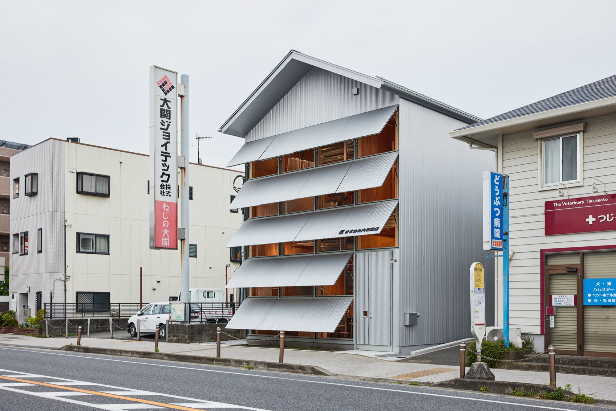 Street front on the old Tōkaidō road with all windows open