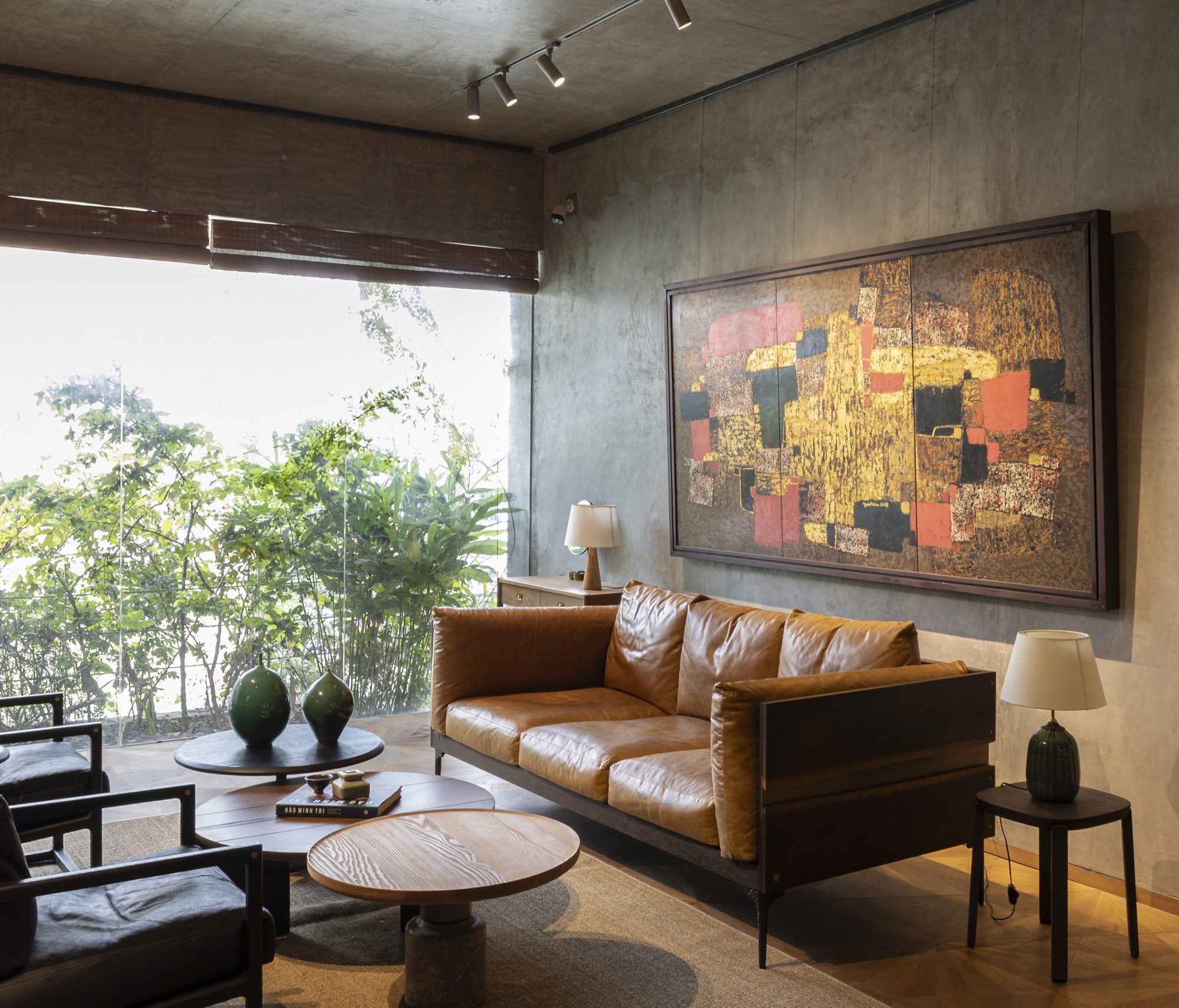 Lounge with a large painting and leather sofa