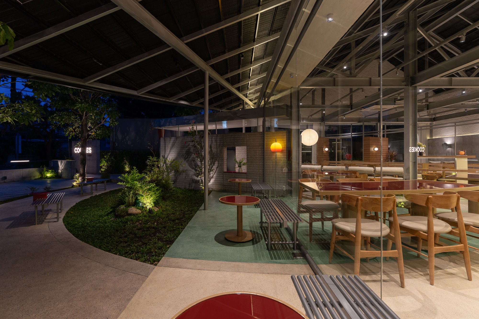 Café at night, seating around the curved ring