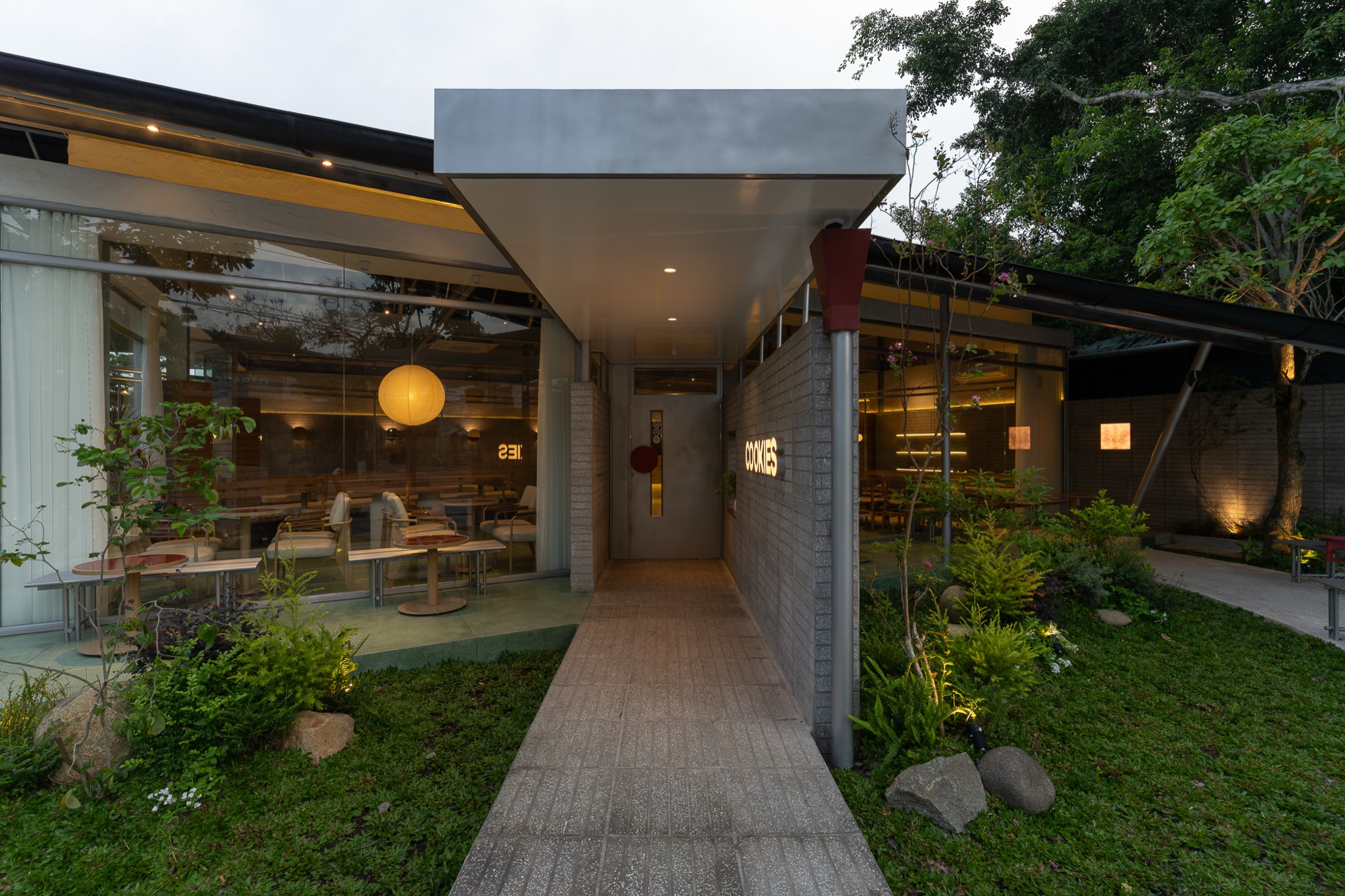 Brick-walled passage between garden and café