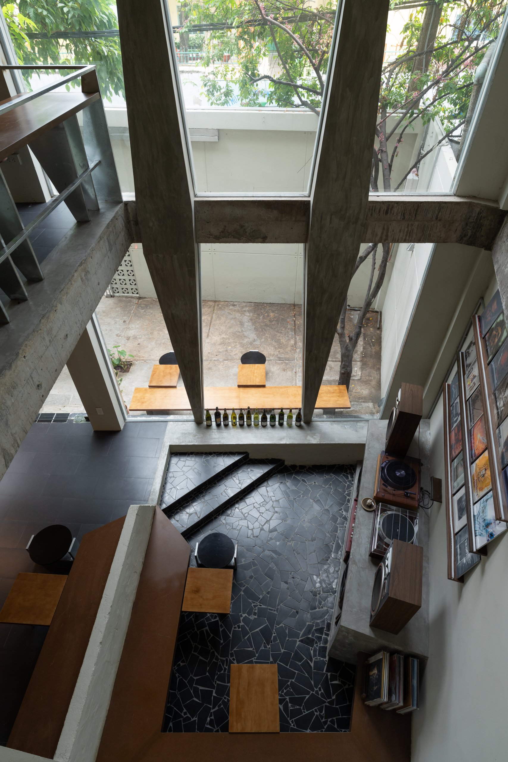 Day1 Cafe by oh.hi studio, central void seen from above
