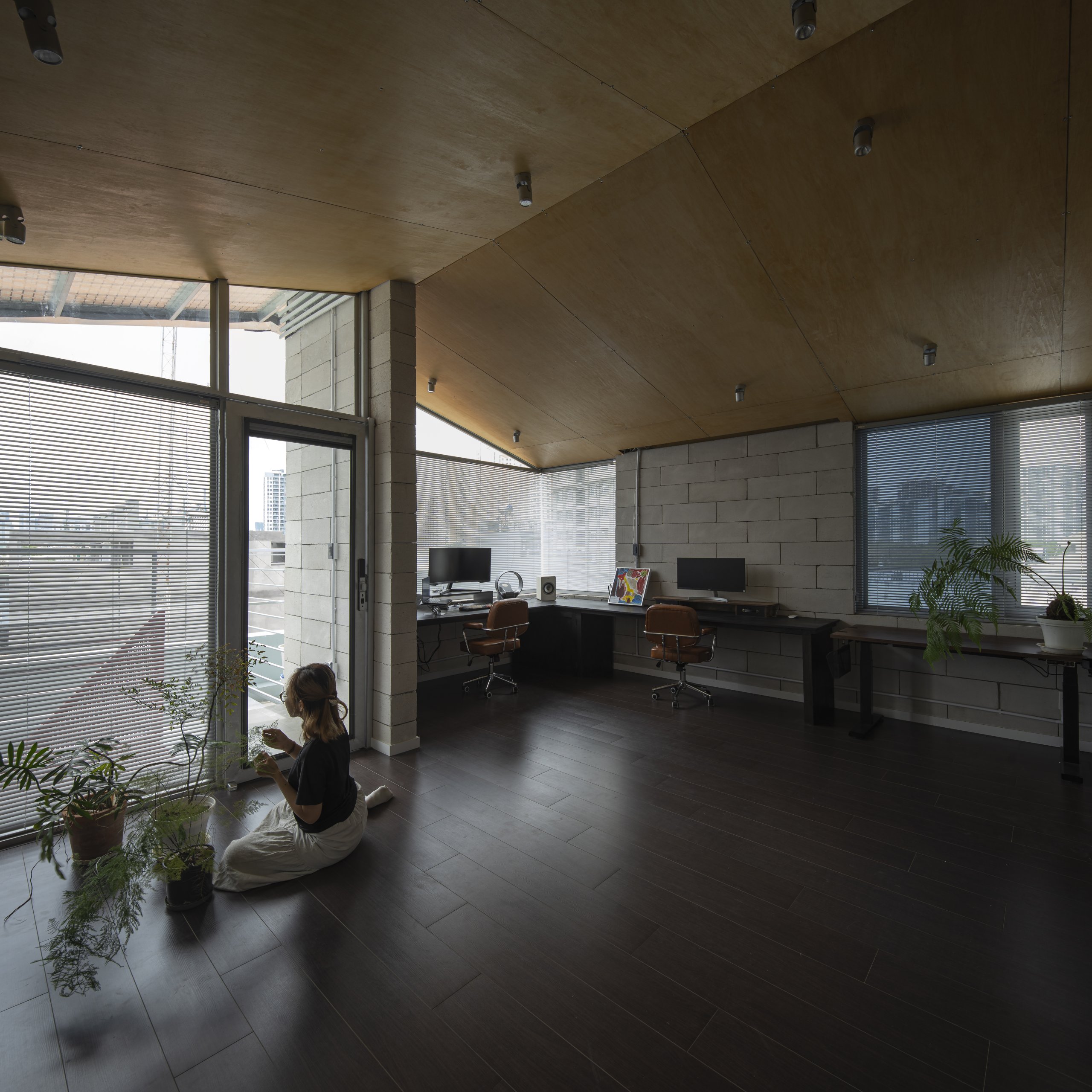 Room Above by scale50, Ho Chi Minh City, workspace in daylight