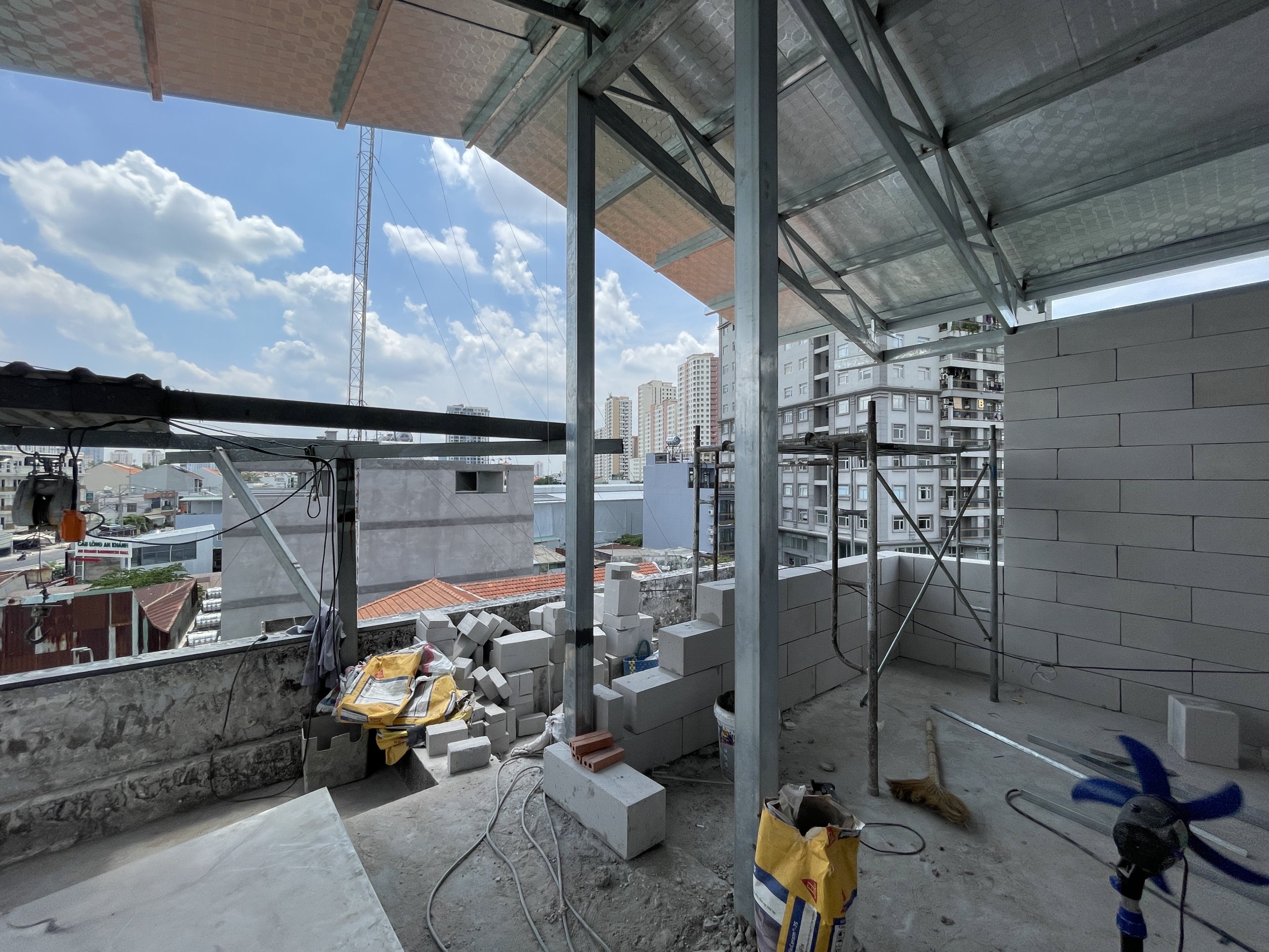 Room Above by scale50, Ho Chi Minh City, steel frame and double roof under construction